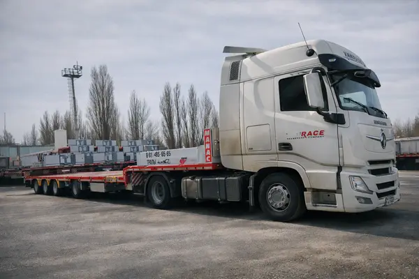 Перевозка негабаритных и тяжеловесных грузов из Екатеринбурга